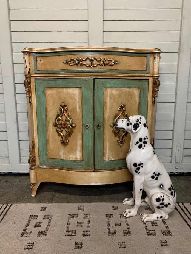 Mueble auxiliar. Aparador