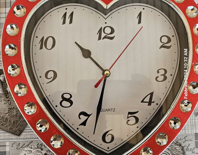 Orologio da parete a forma di cuore
