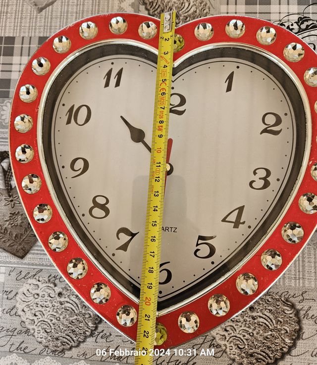 Orologio da parete a forma di cuore