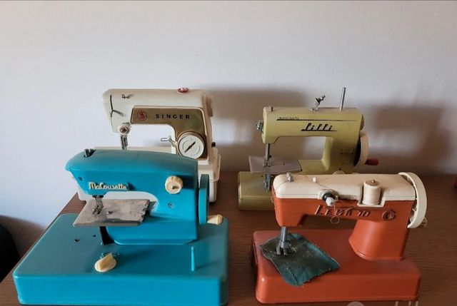 4 Macchina da cucire giocattolo