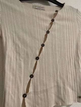 Camiseta con aberturas