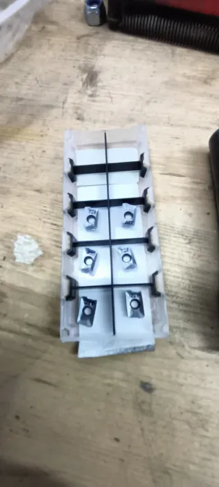 Porta utensili per tornio