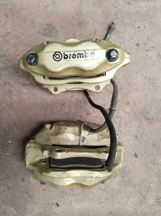Pinzas brembo 4 pistones 335 oro
Mercedes amg
