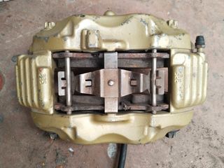Pinzas brembo 4 pistones 335 oro
Mercedes amg