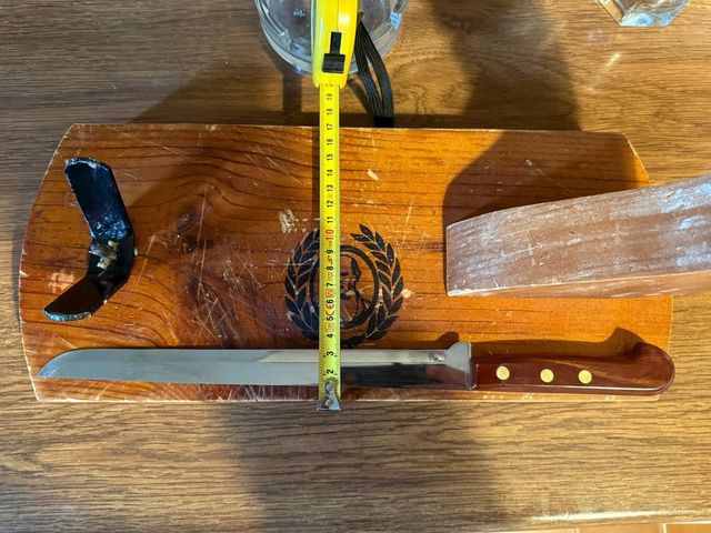 Jamonero el cuchillo está vendido
