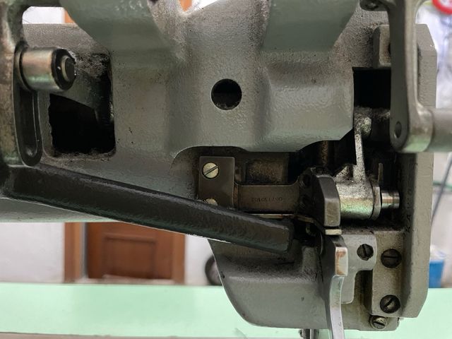 Maquina coser triple arrastre