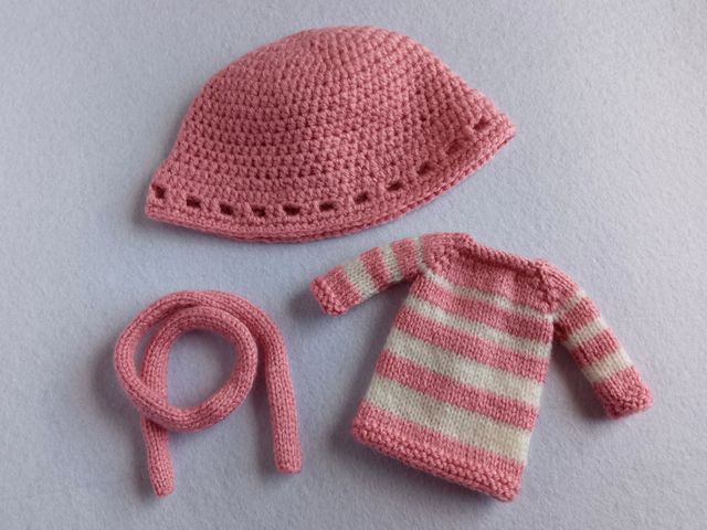 Gorro, bufanda y vestido en rosa y beige - Blythe