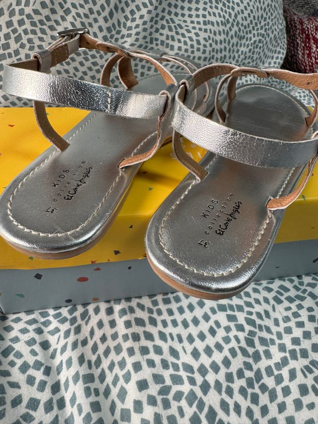 Sandalias tiras plateadas