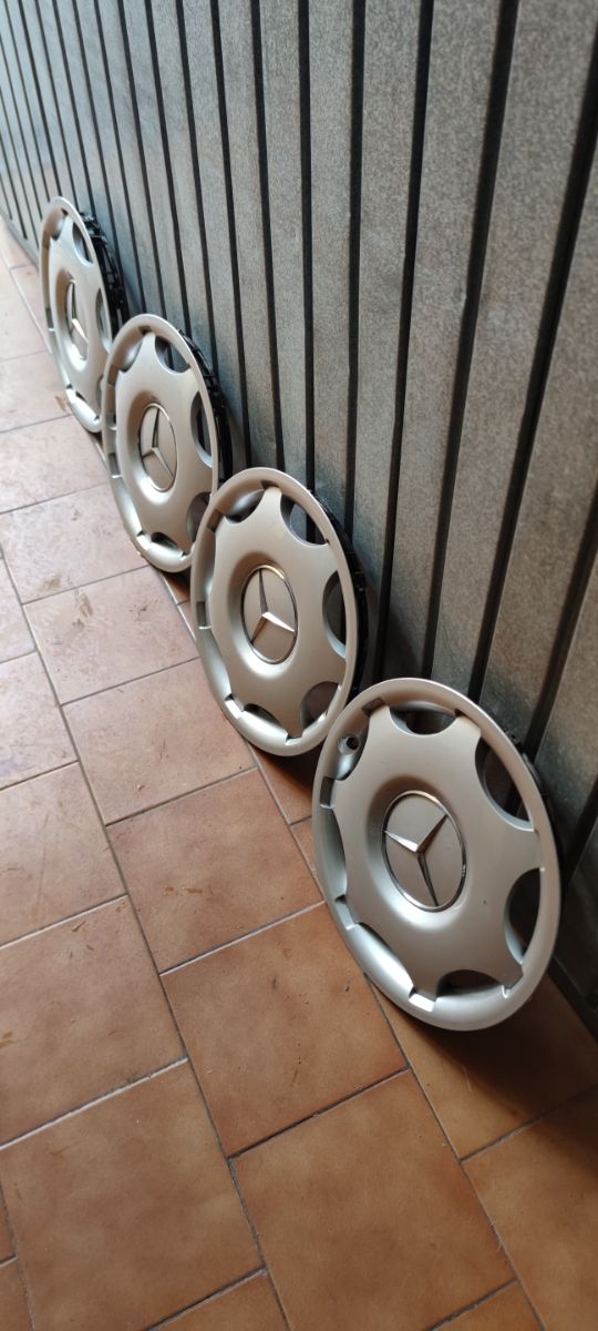 Mercedes hubcaps