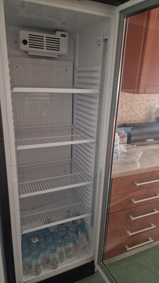 Nevera expositora para hosteleria