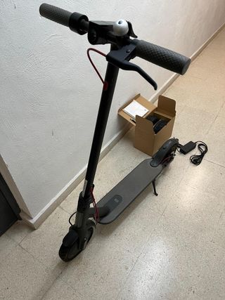Patinete Xiaomi en perfecto estado con regalo