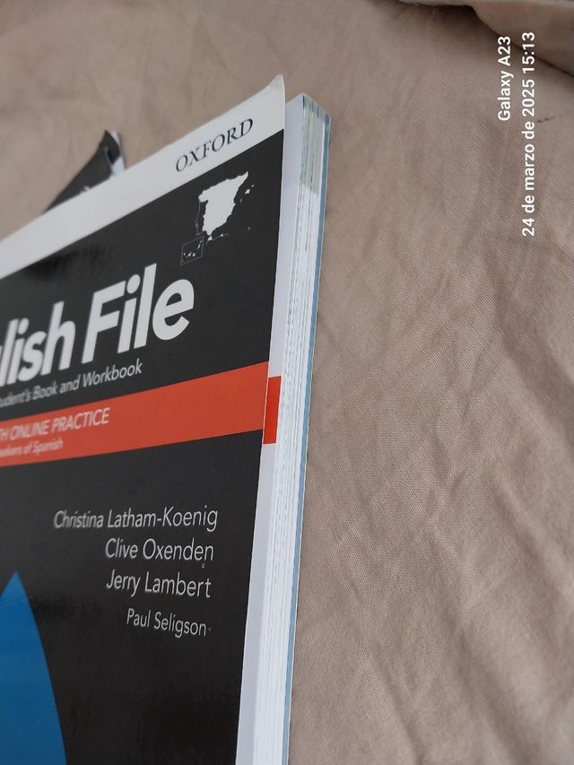 English File A2/b1 Student's Book And Workbook With Online Practice For Speakers Of Spanish