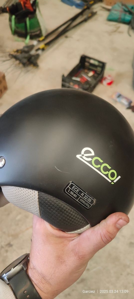 Cascos de motos la Ecco 20€ las 2 demás 5€ cadauna