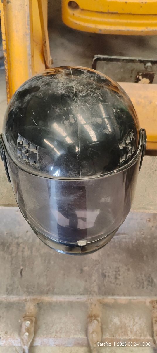 Cascos de motos la Ecco 20€ las 2 demás 5€ cadauna