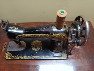 MAQUINA DE COSER SINGER