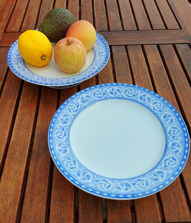 2 piatti inglesi da frutta.