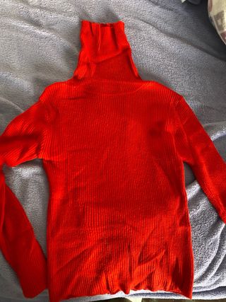 Jersey rojo cuello vuelto