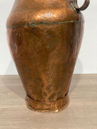 Antiguo cántaro de cobre