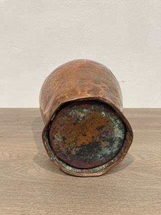 Antiguo cántaro de cobre