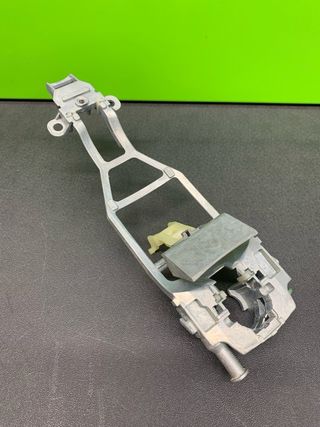 SOPORTE MANETA PUERTA DERECHA PORSCHE CAYENNE