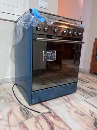 Cocina Smeg Nueva - horno eléctrico/fuegos de gas