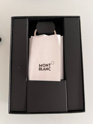 Llavero MONTBLANC. Color burdeos . Piel.
