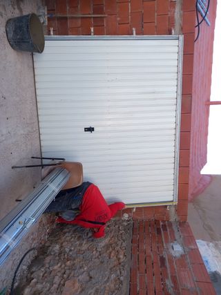 Puerta garaje oscilobatiente negociable