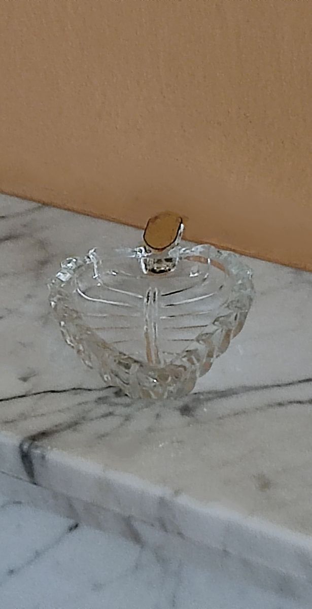 Posacenere in vetro e oro a forma di foglia