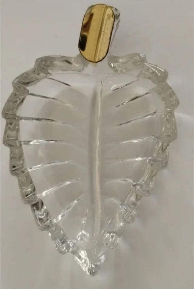 Posacenere in vetro e oro a forma di foglia