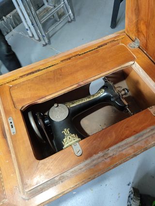 Maquina y mesa coser Singer antigua