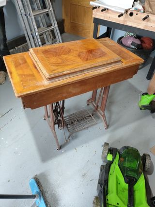 Maquina y mesa coser Singer antigua