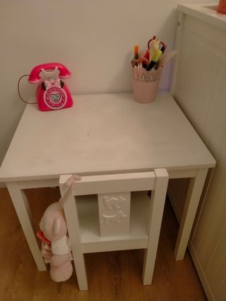 Mesa infantil con silla