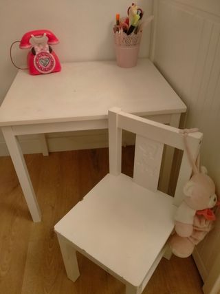 Mesa infantil con silla