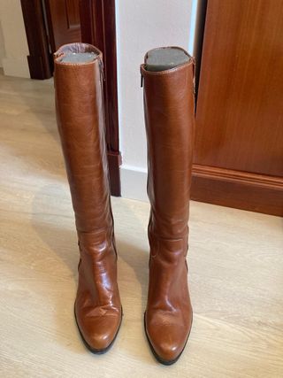 Botas altas de piel marron talla 35