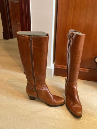 Botas altas de piel marron talla 35