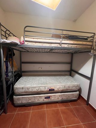 Litera de metal Ikea