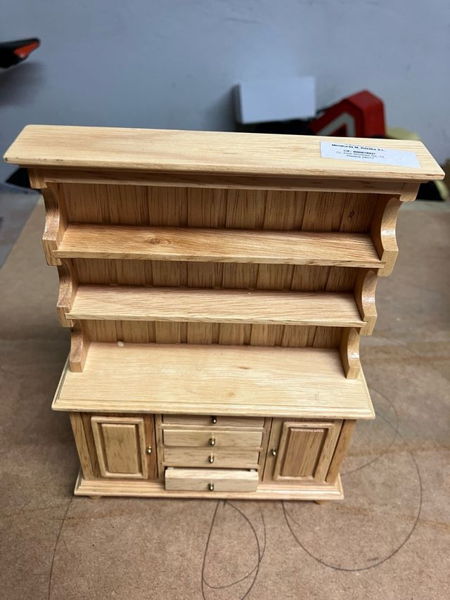 Armadio rustico per la casa delle bambole