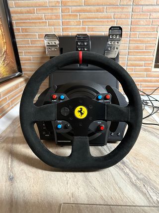 Thrustmaster T300 volante Ferrari Alcantara editio
