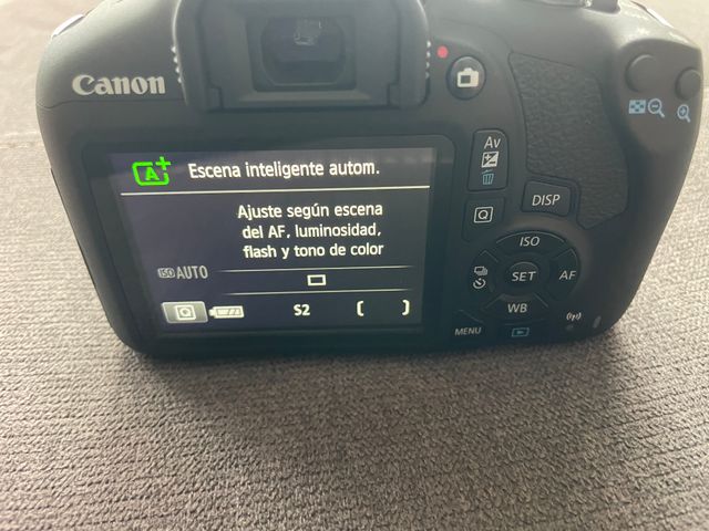 Cámara canon 2000D