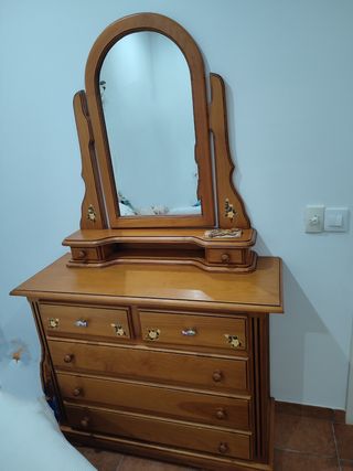 Cómoda de pino más espejo