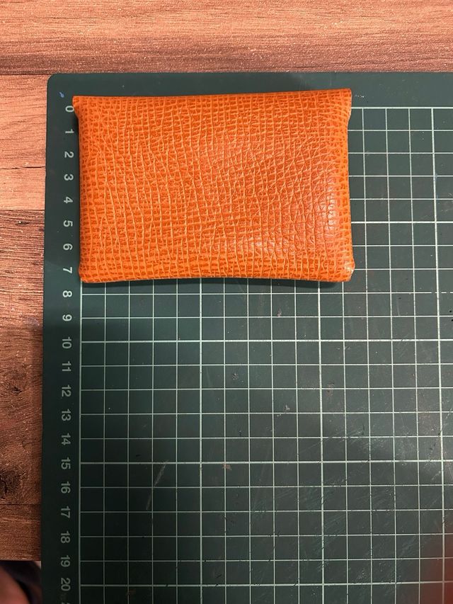 Tarjetero monedero artesanal cuero