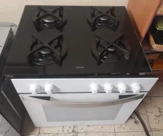 Horno y vitrocerámica de gas Teka