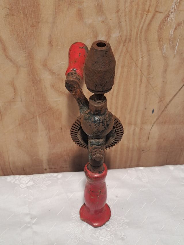Taladro manual antiguo