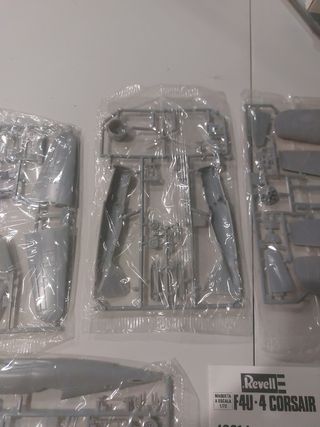 Aviao de montar F4u-4 corsair 1/72 novo