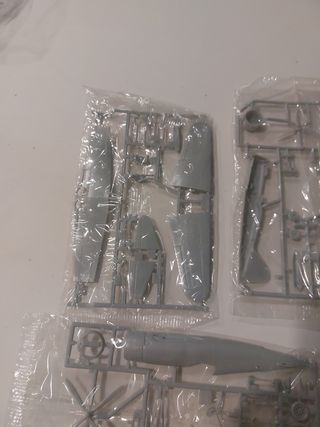 Aviao de montar F4u-4 corsair 1/72 novo