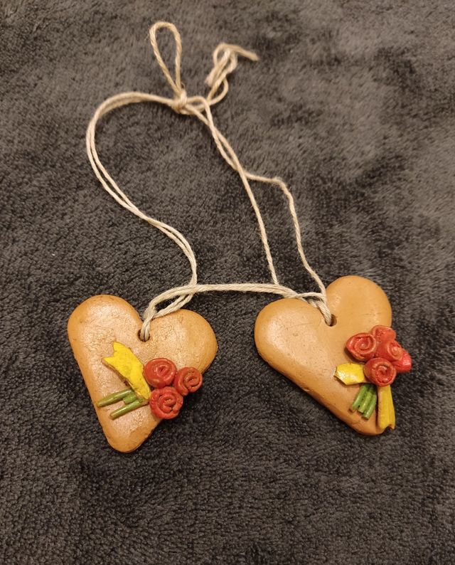 Cuore di argilla artigianale fiori rossi