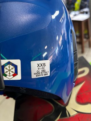 Casco esquí marca carrera