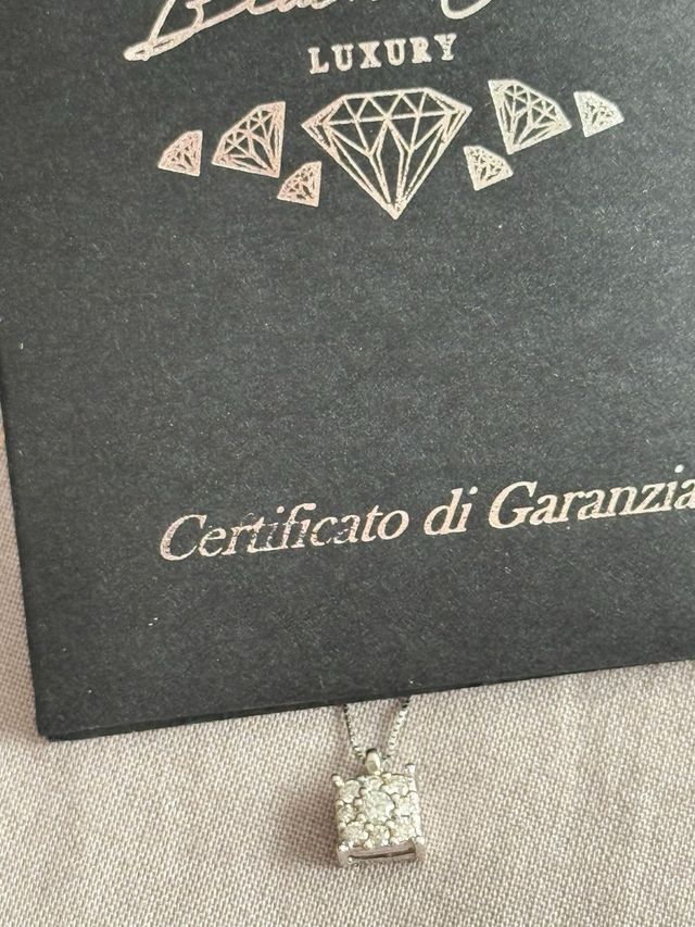 Cadena de oro y diamantes