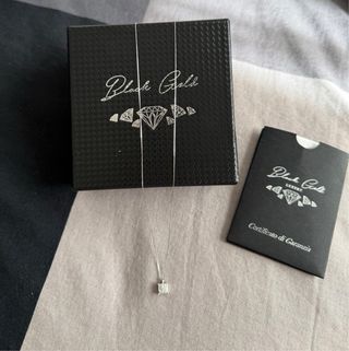 Cadena de oro y diamantes