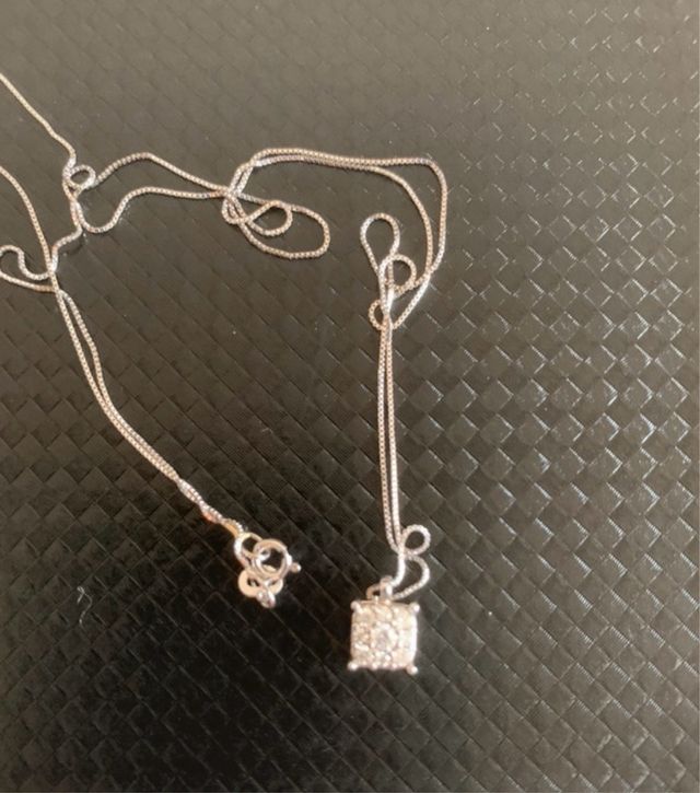 Cadena de oro y diamantes